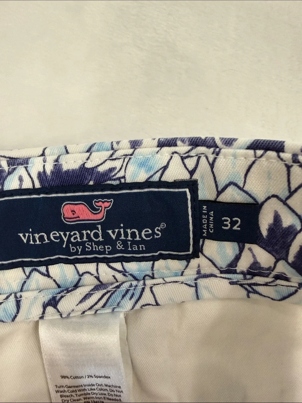 Vineyard Vines Navy & Light Blue Tropical Print Shorts Men’s Size 32 Cotton